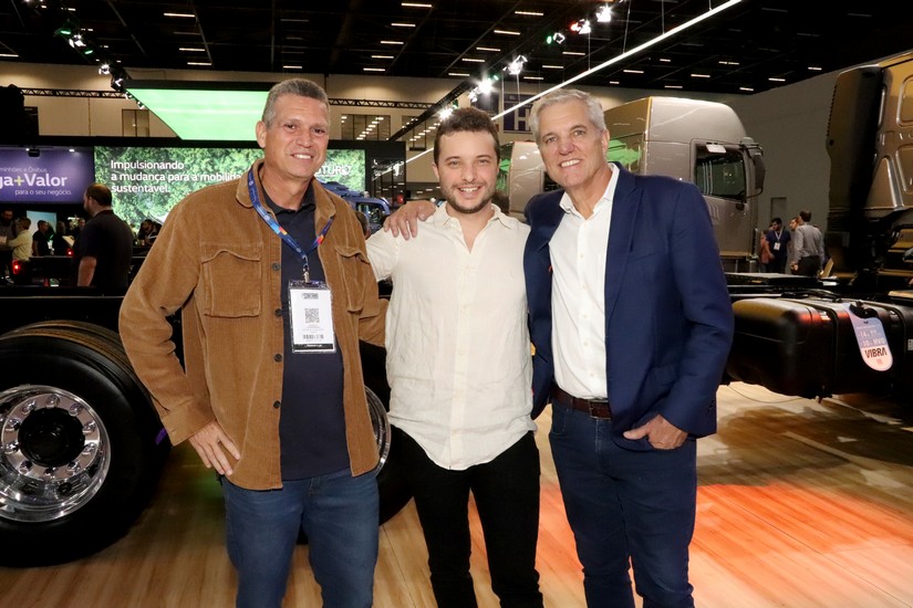 Gilberto Lopes com Mateus e José Francisco Calezani