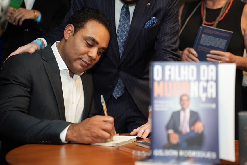 Gilson Rodrigues celebra o Dia da Favela em Recife com lançamento do livro O Filho da Mudança