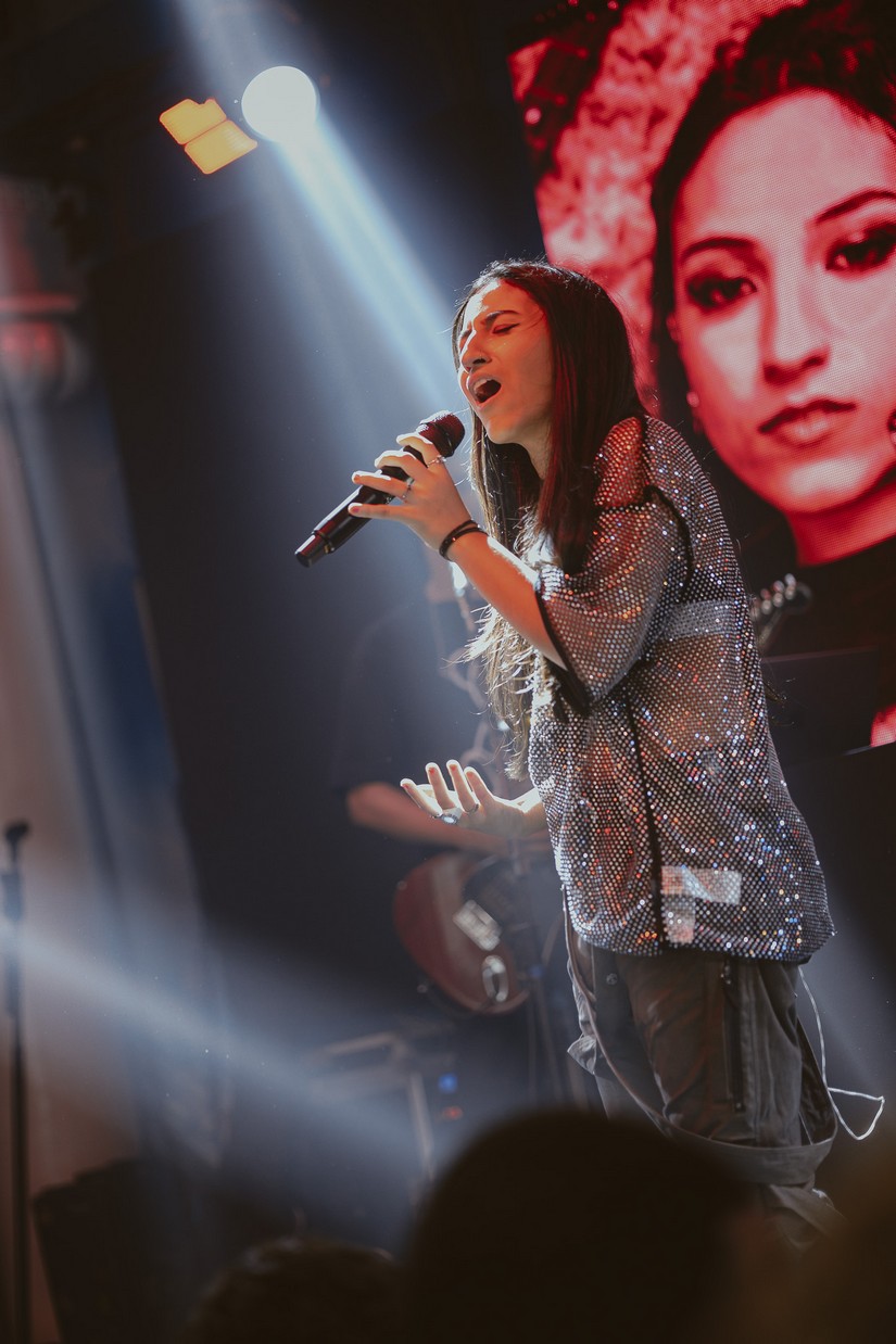 Gioli e MC Cabelinho incendeiam o palco do Lalu Lounge em Nova Iguaçu, no Rio 