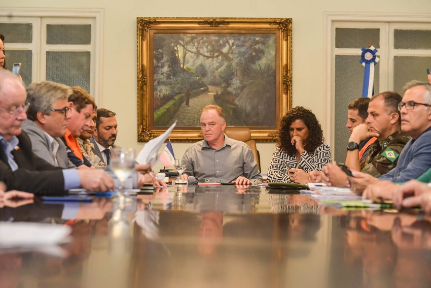 Governador Renato Casagrande, do ES, anuncia medidas para reestruturação