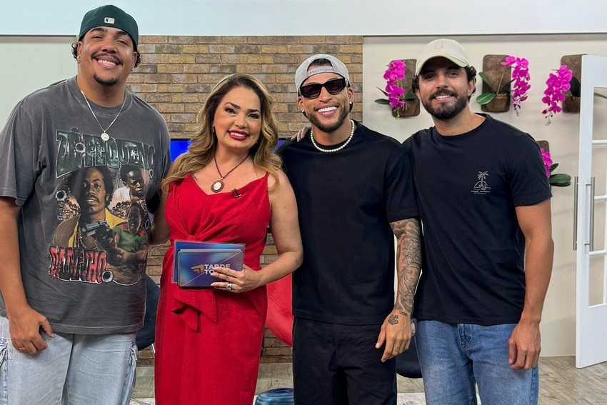 Grupo Solução se apresenta no programa Tarde Top, com Nani Venâncio 