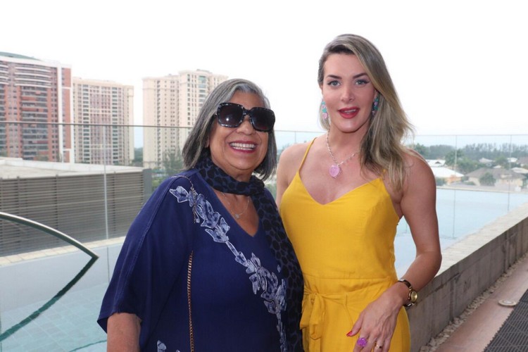 Irce Brito Dantas e Prislla DJ