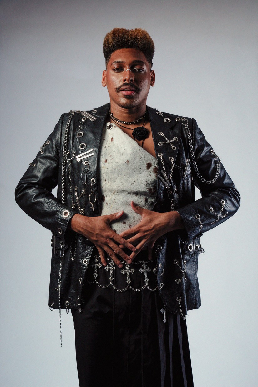 Isaac Belfort celebra novo momento na carreira no musical ‘Ópera do Malandro’, em cartaz em São Paulo