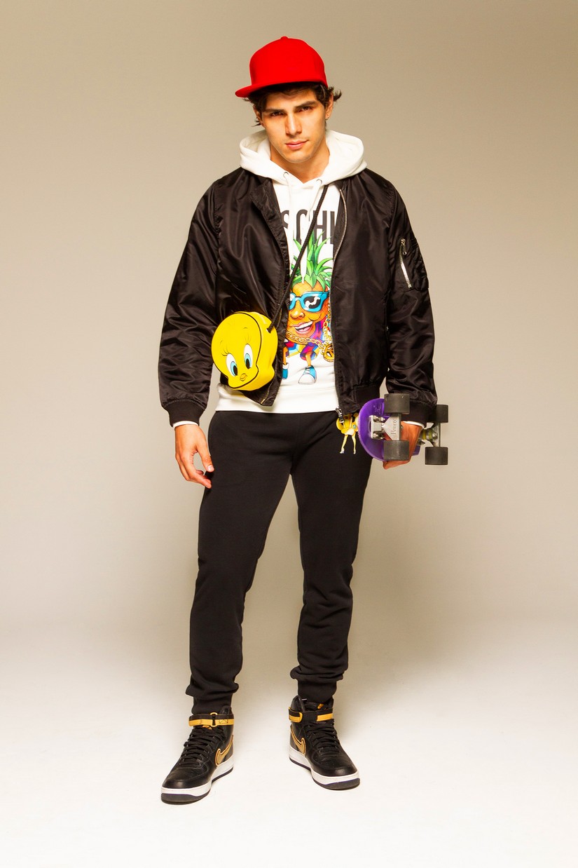 Israel Eyer look Moschino