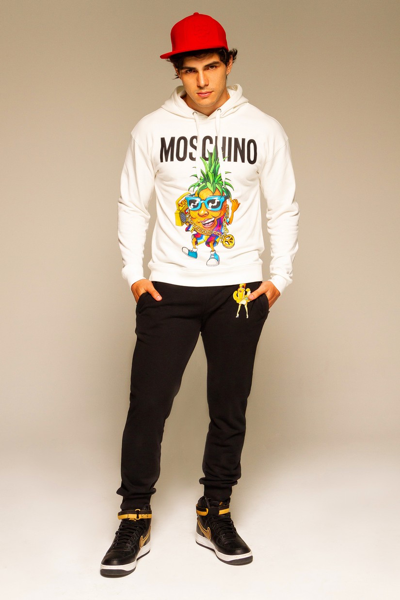 Israel Eyer look Moschino