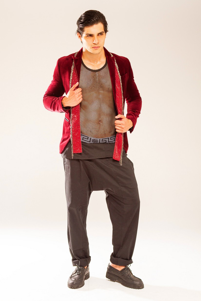 Israel Eyer look night 