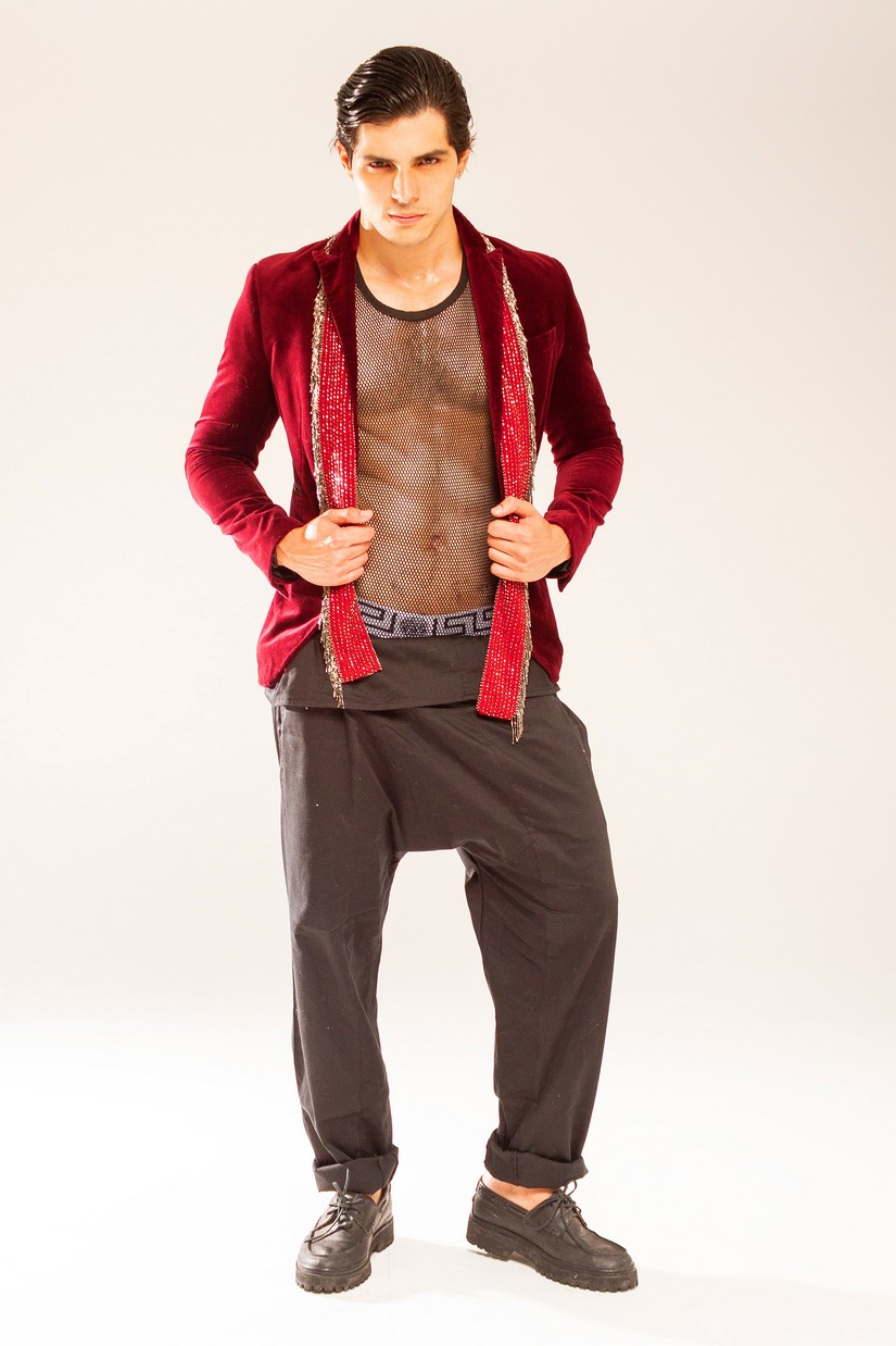 Israel Eyer look night 