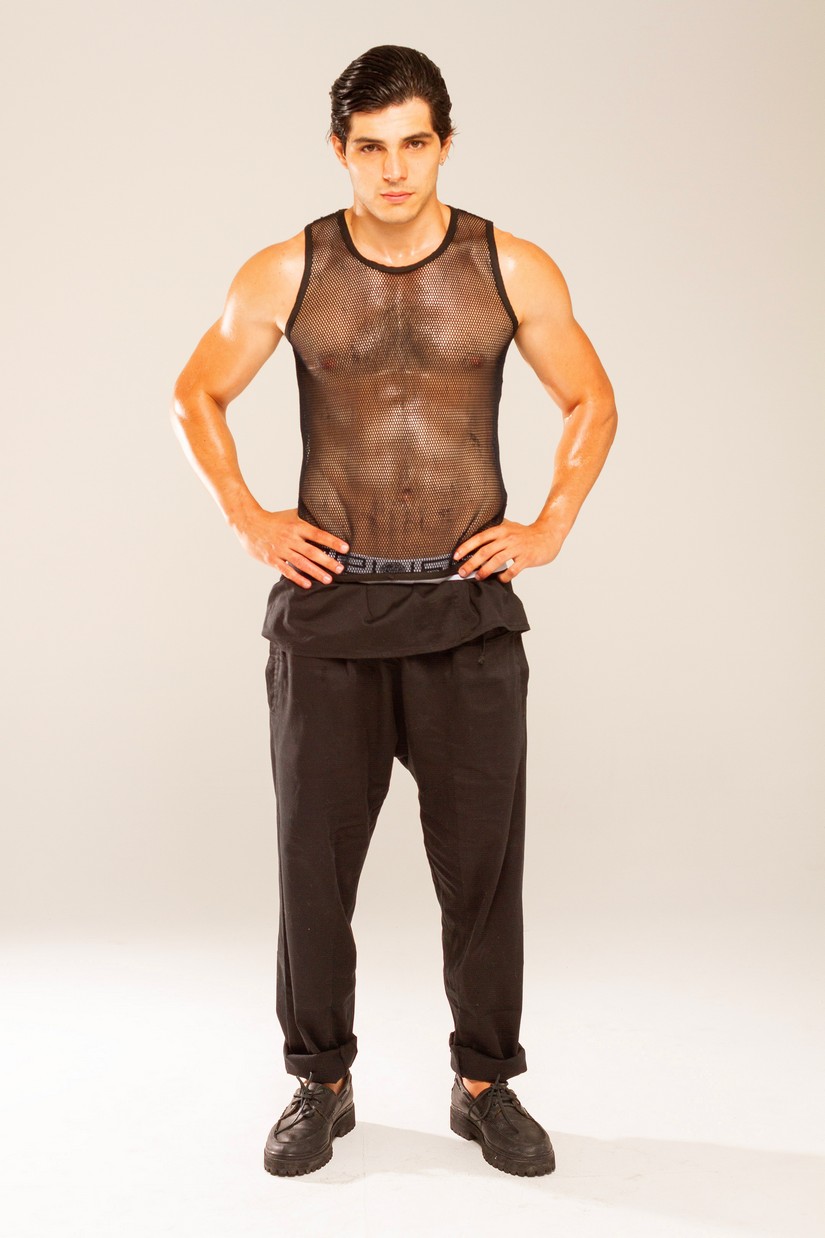 Israel Eyer look night 