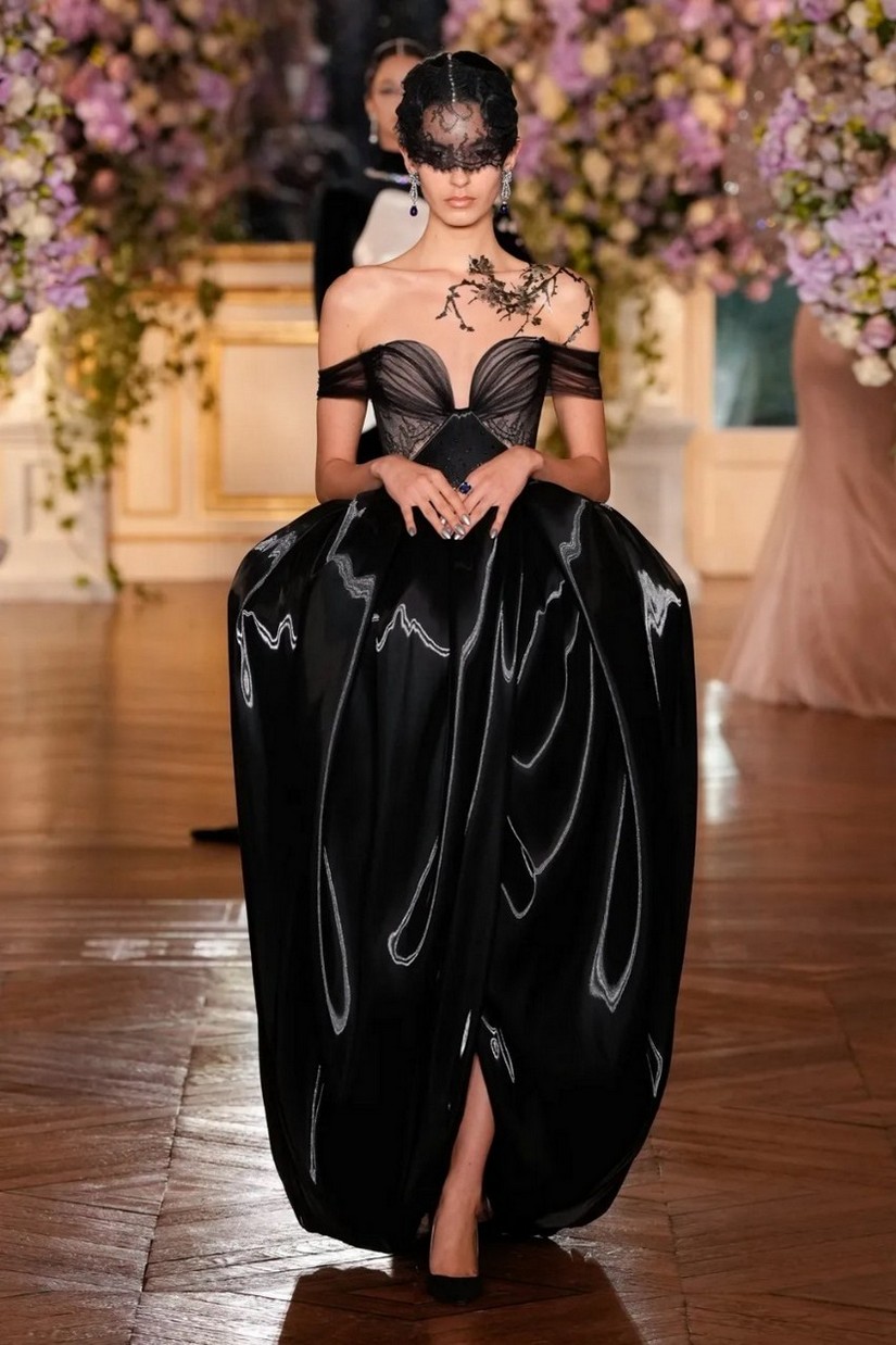 Iviny Ávila estreia na Alta-Costura e desfila para Miss Sohee na Paris Fashion Week