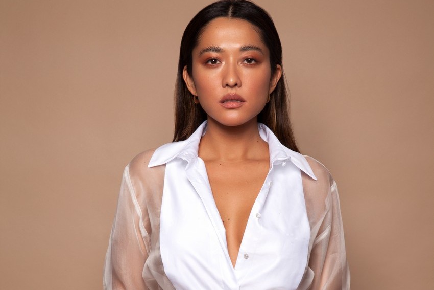 Jacqueline Sato terá segundo semestre movimentado no comando de programa pioneiro na TV brasileira