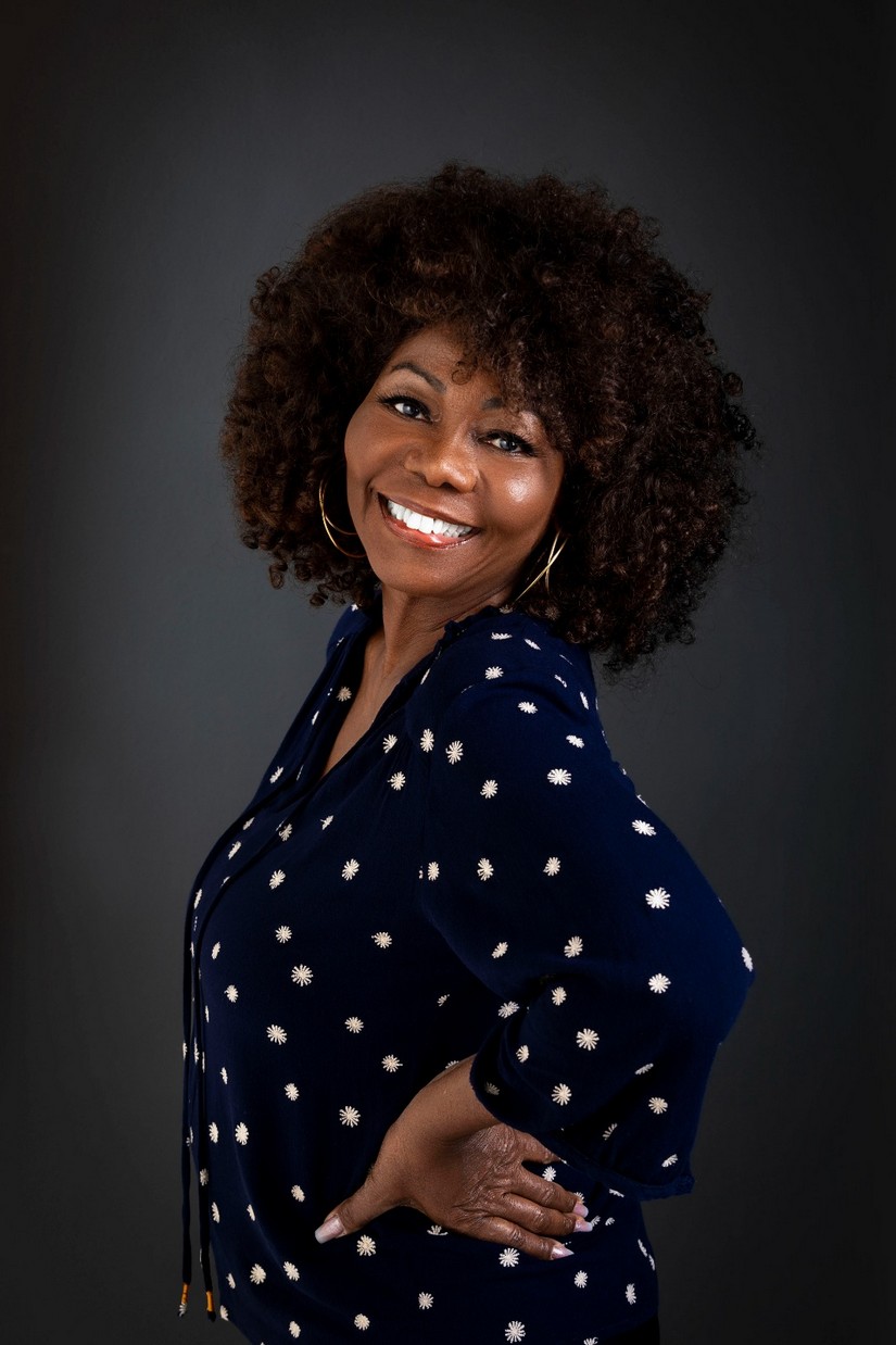 Jhusara canta a nata da Música popular brasileira em show que celebra carreira solo