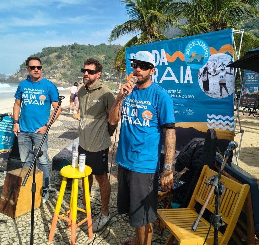Mais de mil voluntários participaram do maior mutirão de limpeza de praias do Rio no primeiro Dia da Praia
