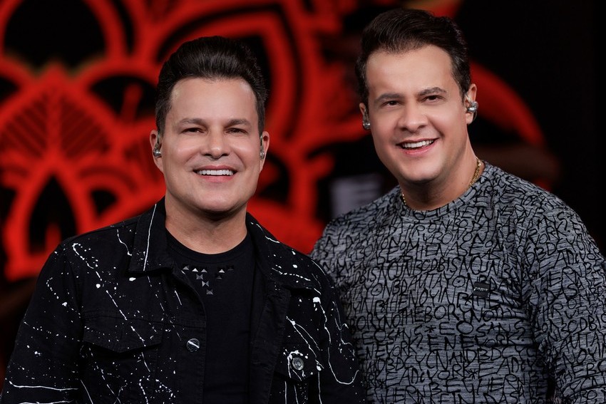 João Neto & Frederico lança álbum Na Intimidade completo e clipe de Bares da Cidade