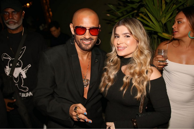 Cláudia Melo celebra encerramento das gravações da quinta temporada de Arcanjo Renegado, do Globoplay