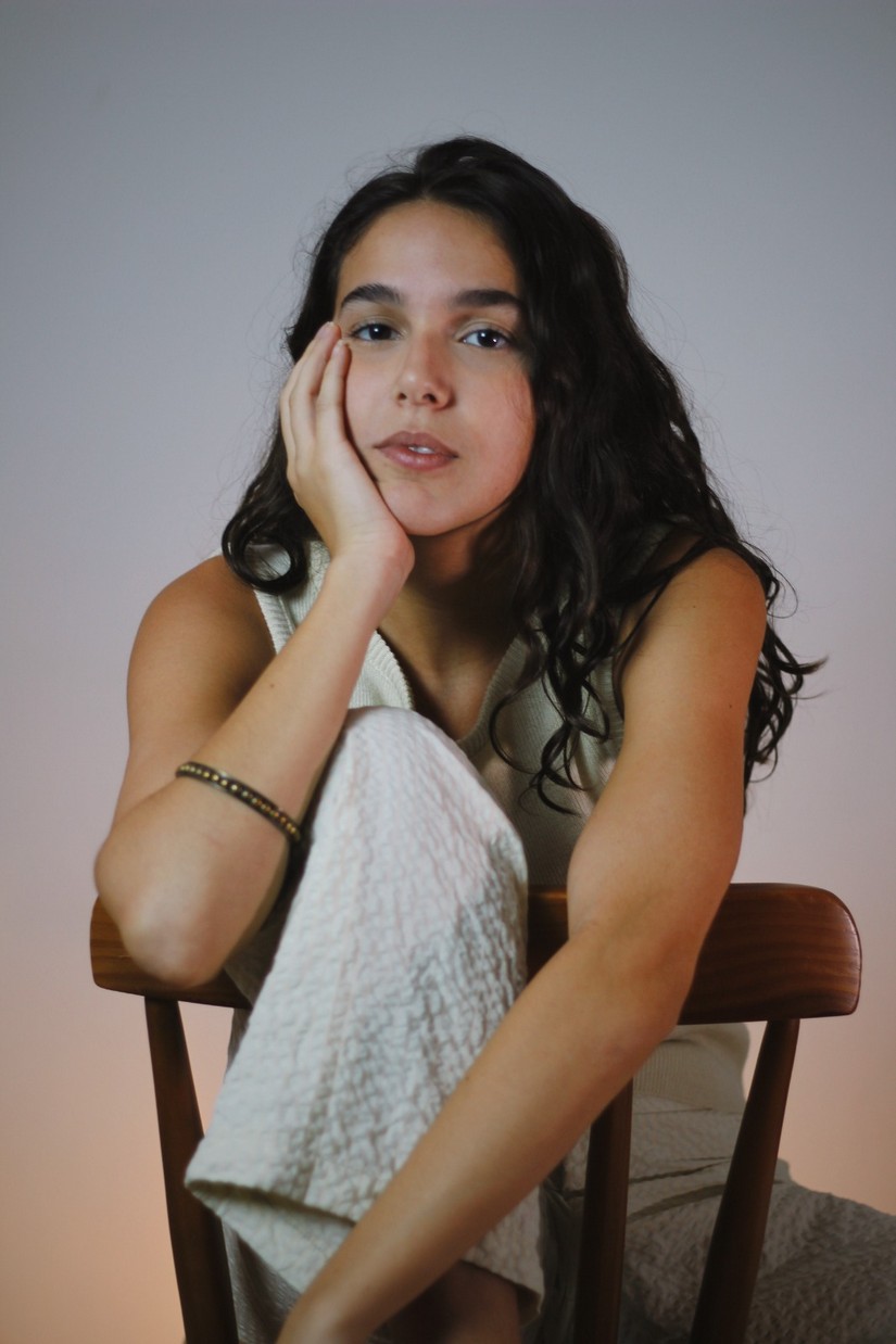 Jovem atriz Beatriz Linhales desponta no meio artístico em várias frentes