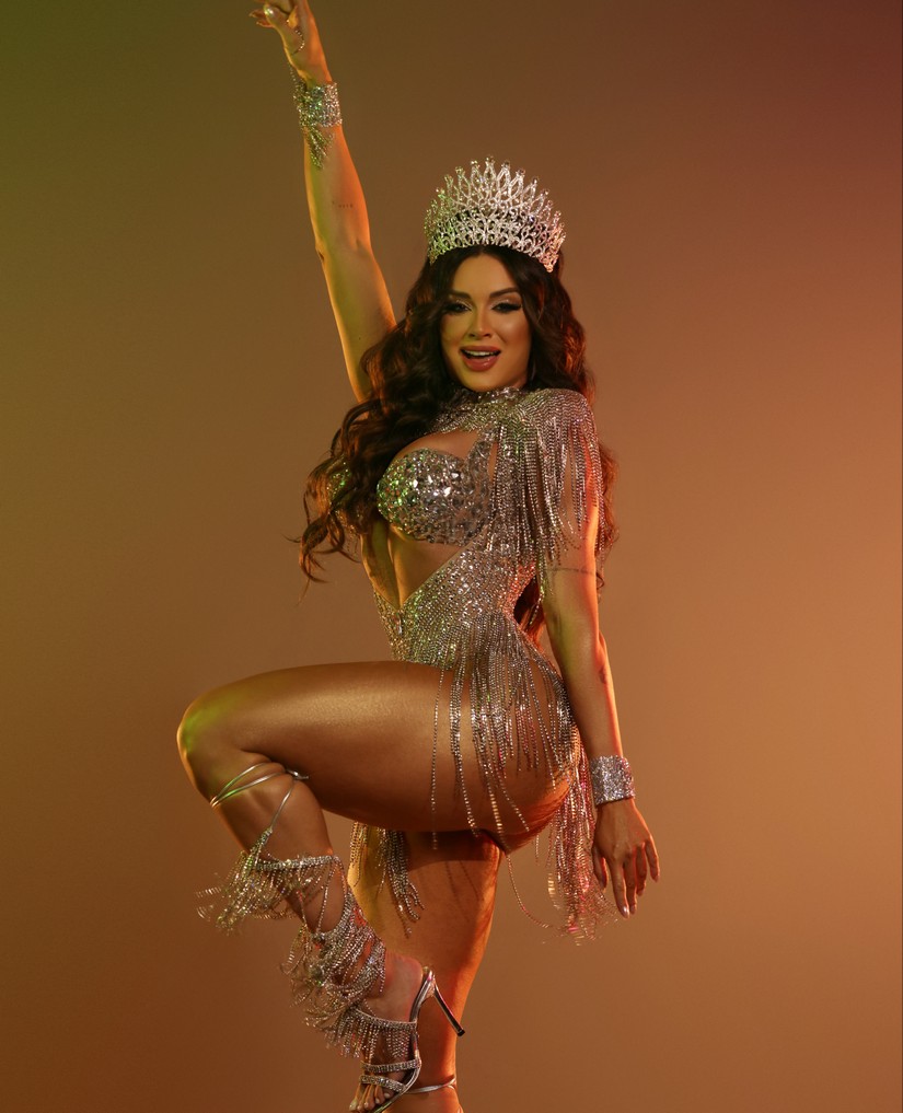 Juju Salimeni retorna ao carnaval como rainha de bateria da Barroca da Zona Sul
