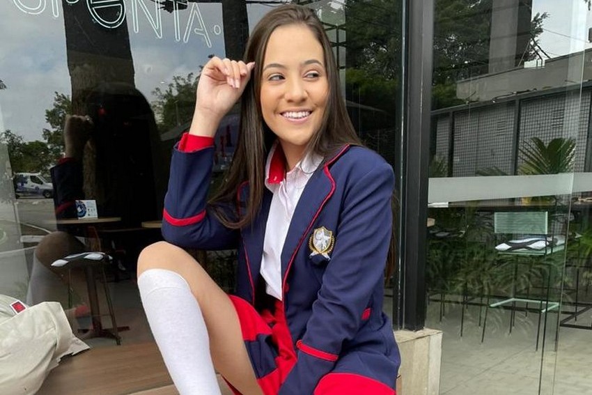 Cantora Julia Pimentel na nova série da Rede TV, Caminhos da Fama