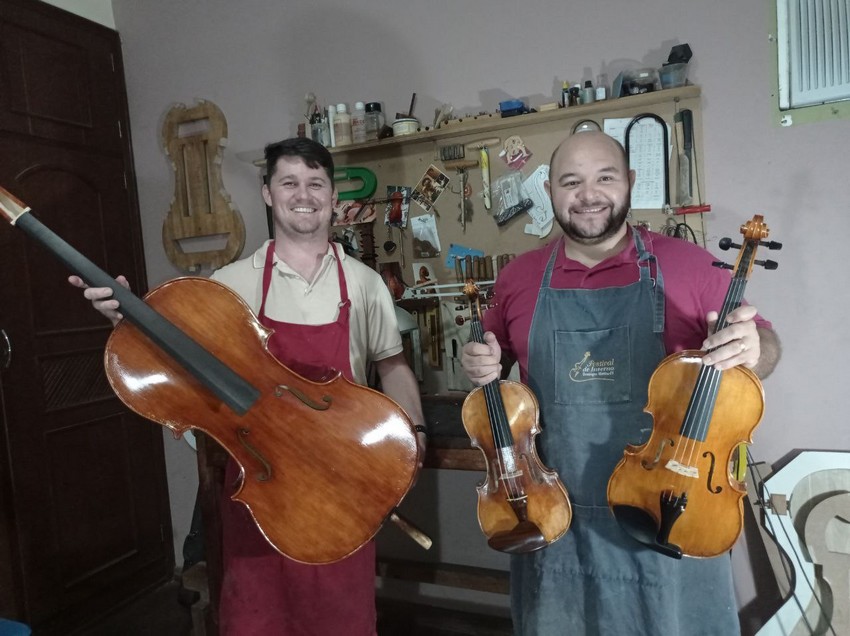  Julio César Vesper e Marcos Pandolfi fazendo história na arte da luthieria