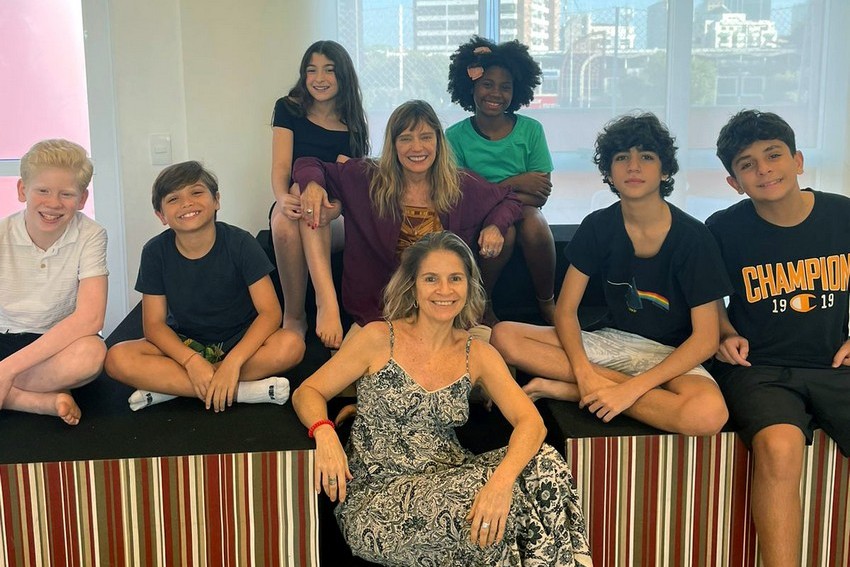 Leila Meirelles estreia, esta semana, o espetáculo de sua autoria Baú de Corações