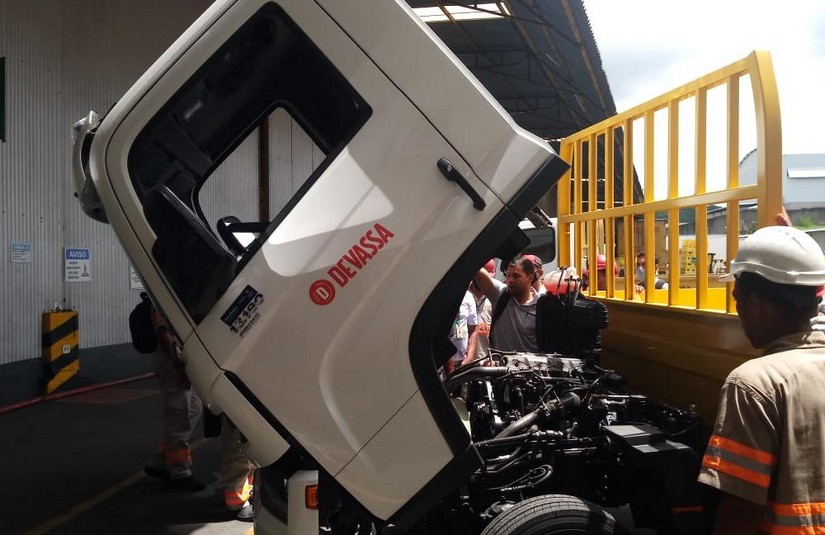 Lippaus Distribuidora de Bebidas recebendo cinco novos VW 13.180