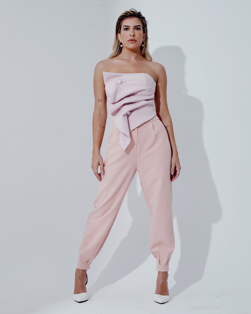 Lore Improta, nossa primeira capa de 2022!