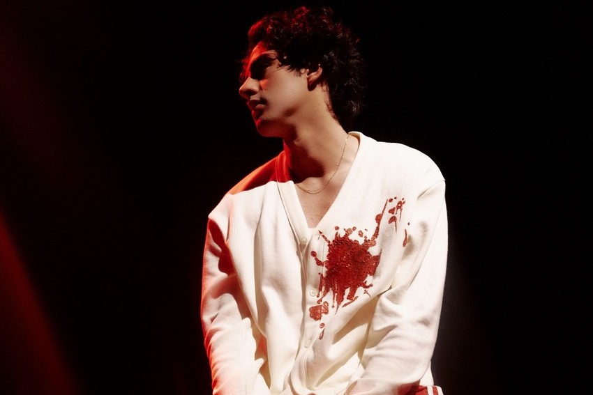 Lucas Pretti inicia nova era com Viciado em Você, single sobre uma desilusão amorosa