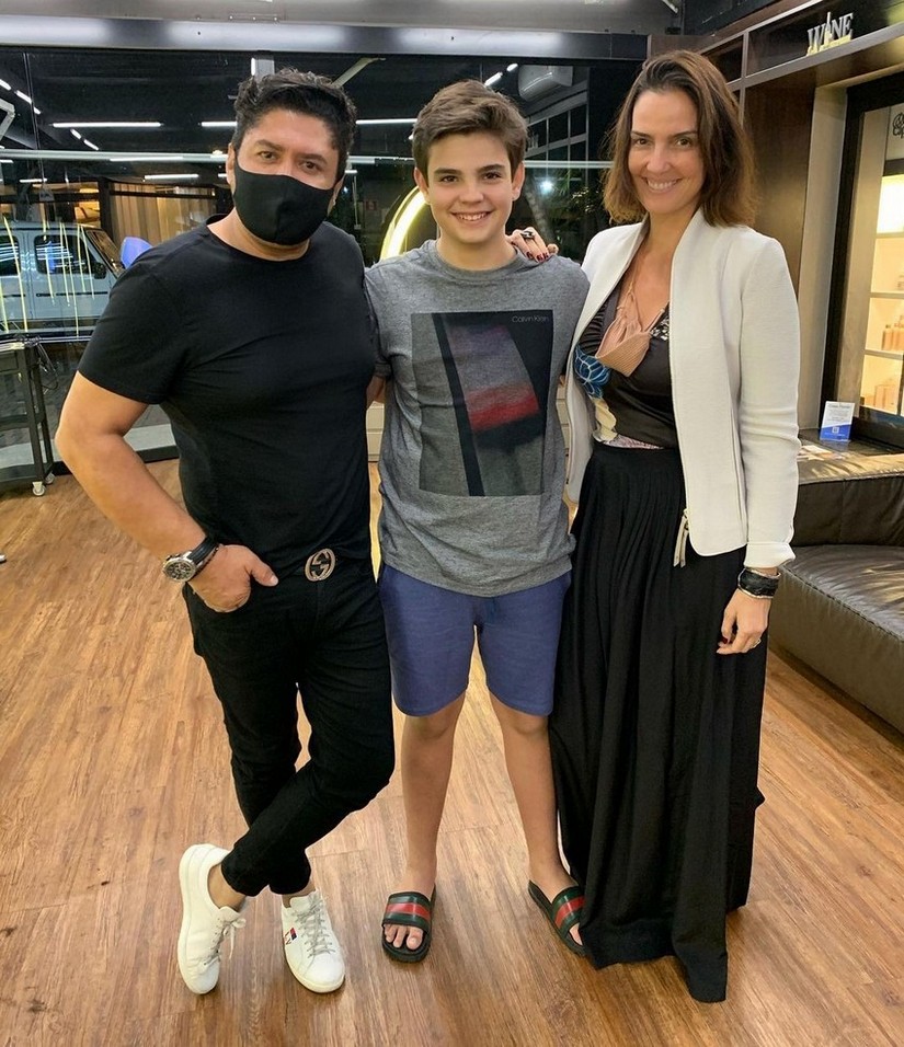 Luciana Cardoso levou o Rodrigo para dar um trato na cabelo com Luciano Alves