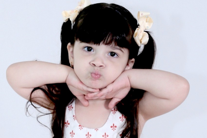 Youtuber mirim Maria Flor faz sucesso com vídeos de sua rotina