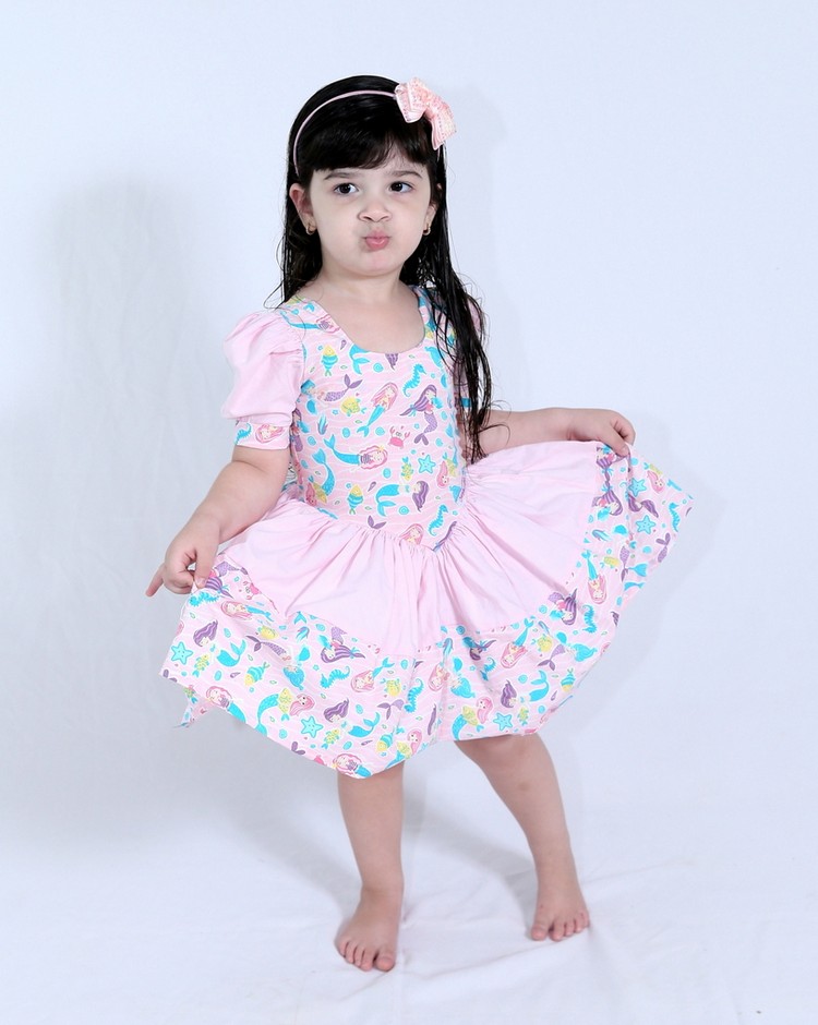 Youtuber mirim Maria Flor faz sucesso com vídeos de sua rotina