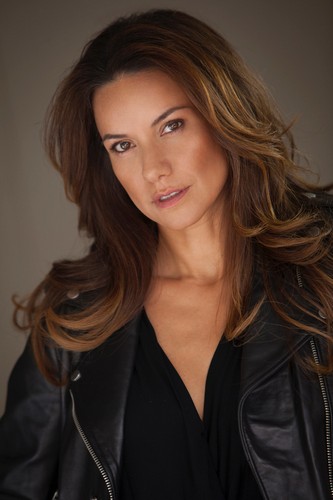 Mina Nercessian, atriz brasileira premiada em Los Angeles, lança filme no Brasil como protagonista e roteirista