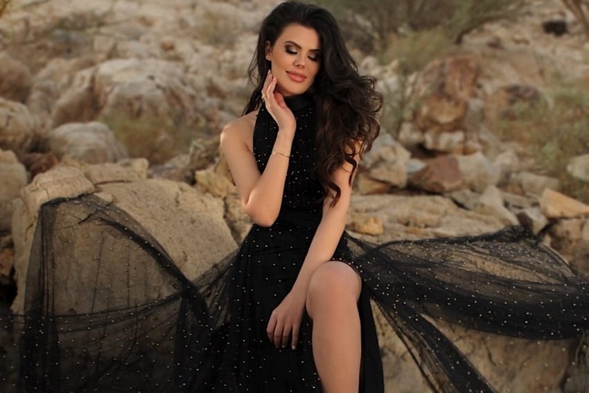 Miss Mônaco, Mariani Piaget faz ensaio arrebatador em Dubai e conta como é morar na cidade