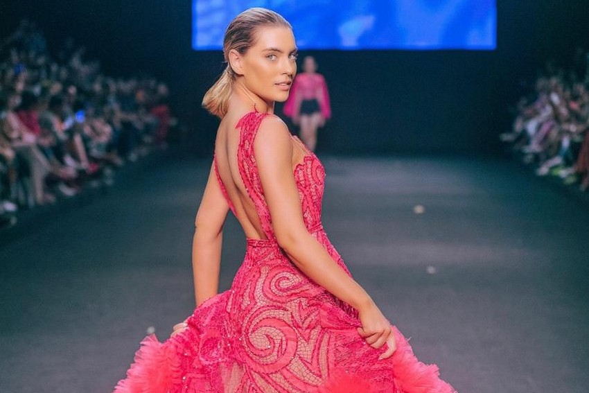 Miss Universo Brasil 2021 Teresa Santos participa de Dragão Fashion