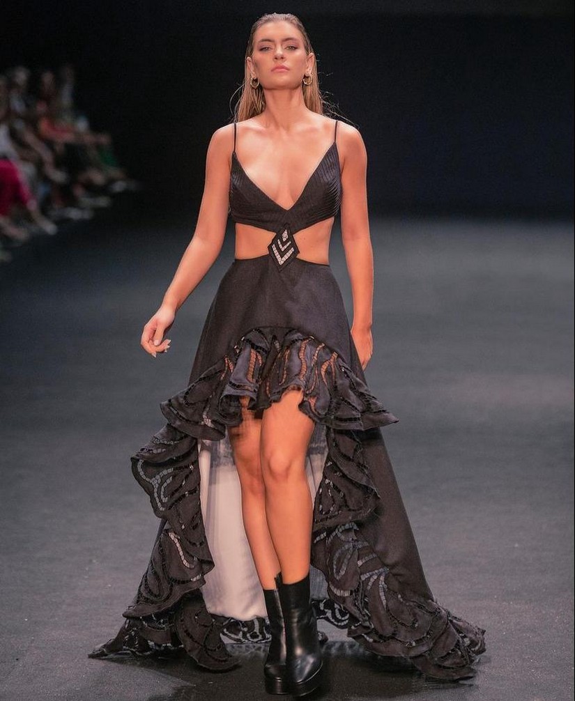 Miss Universo Brasil 2021 Teresa Santos participa de Dragão Fashion