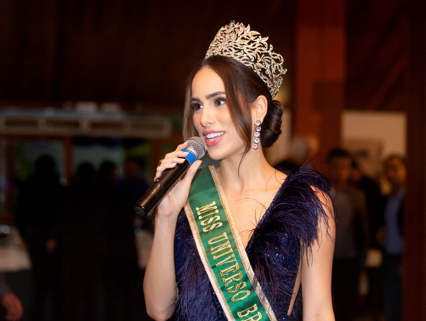 Miss Universo Brasil 2022 participa do jantar beneficente da Fundação Praia do Canto