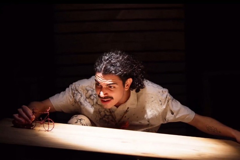 Monólogo ‘Cadeira de balanço’, de Dudu Gehlen, retorna aos palcos em curtíssima temporada no Teatro Cândido Mendes