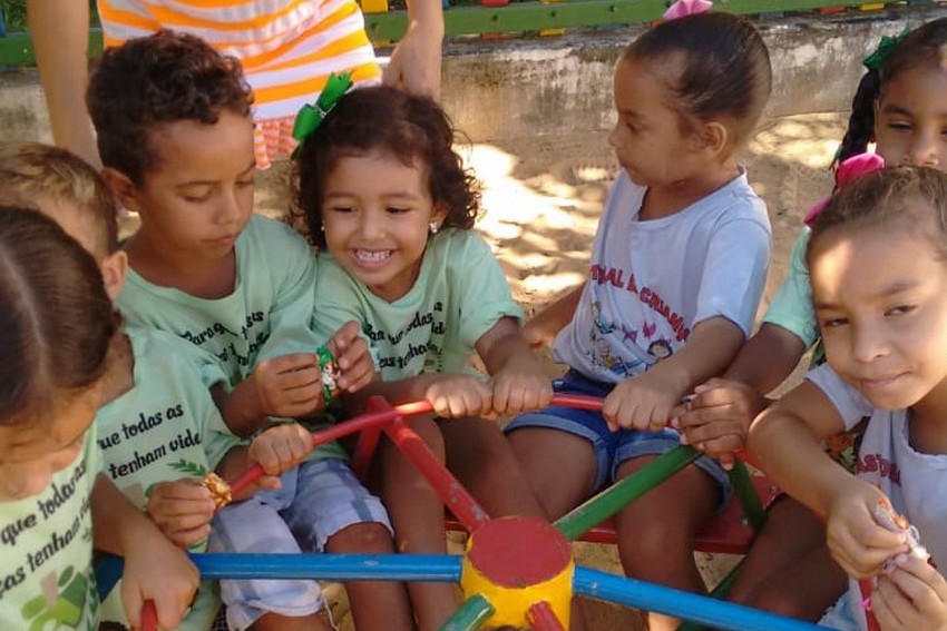 Natal solidário para crianças de Terra Vermelha