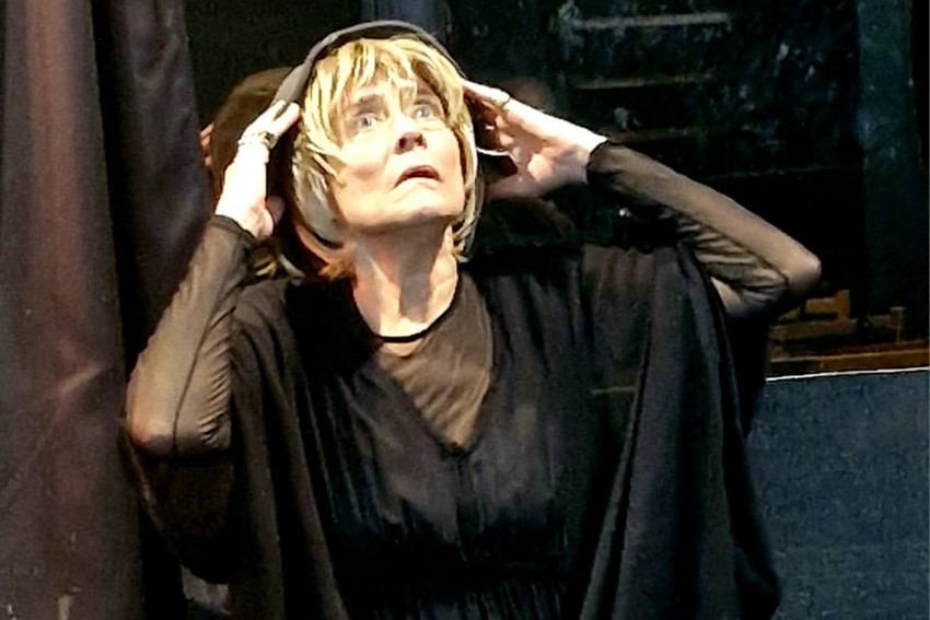 Nina de Pádua estreia o seu primeiro monólogo em O Diabo em Mrs. Davis