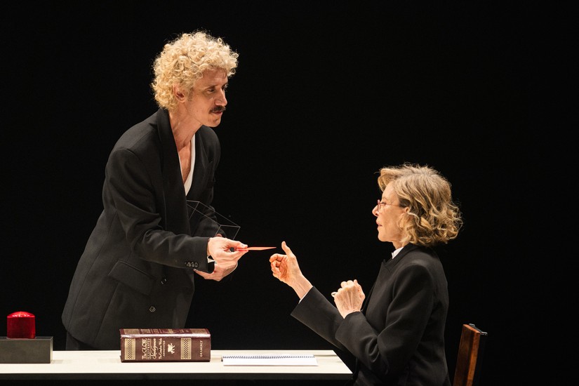 No Teatro Porto, Marília Gabriela reencontra o palco e o filho Theodoro Cochrane