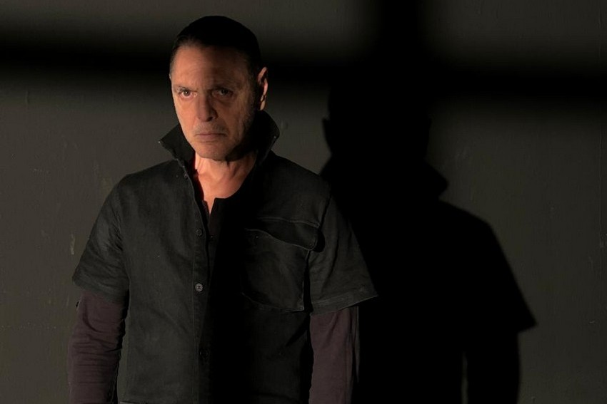 O Estrangeiro, clássico de Albert Camus, ganha nova montagem protagonizada por Guilherme Leme