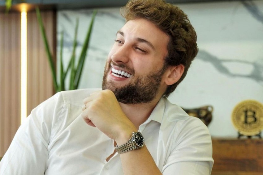 Influenciador vai doar 6 toneladas de ração para cães e gatos abandonados