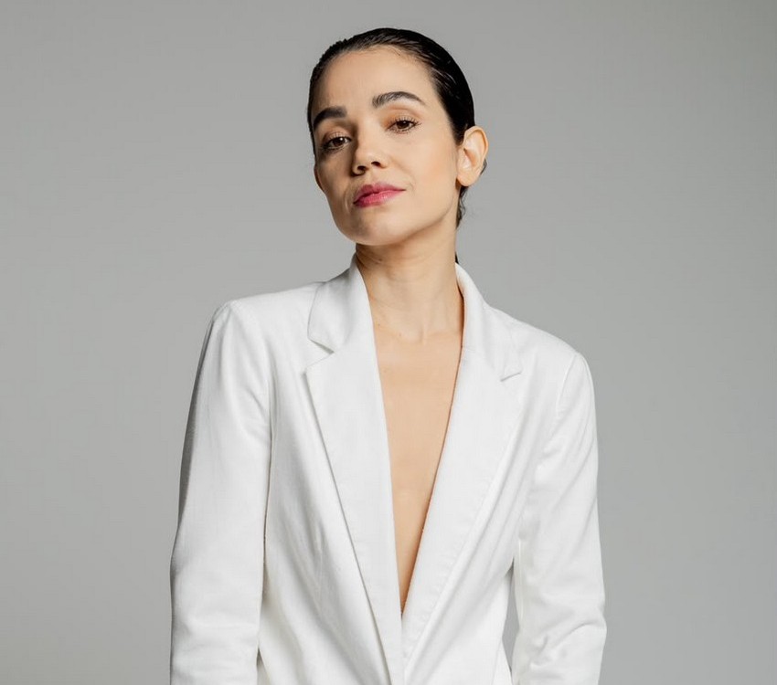Rachel Gollassi estreia comédia ao lado de Fafy Siqueira e reforça trajetória entre teatro, TV, cinema e streaming
