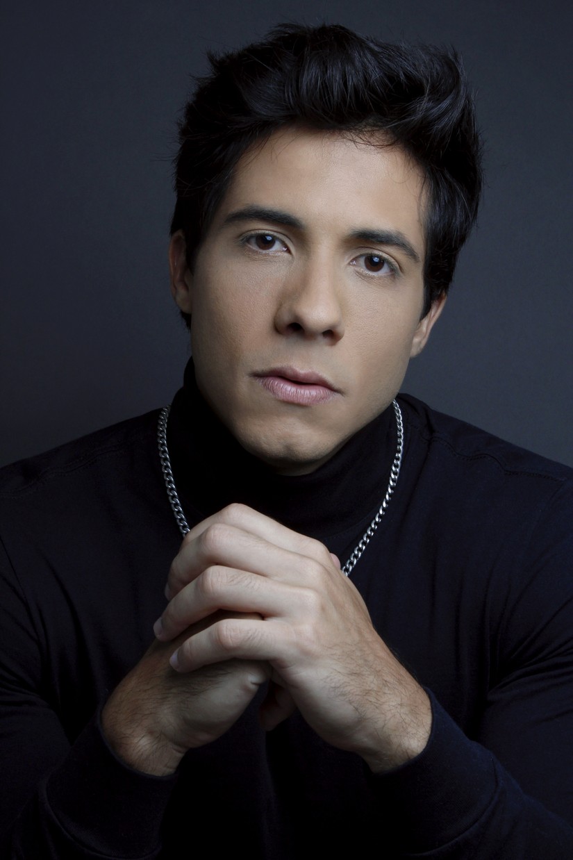 Rafael Gualandi estreia na novela Além da Ilusão, da Globo