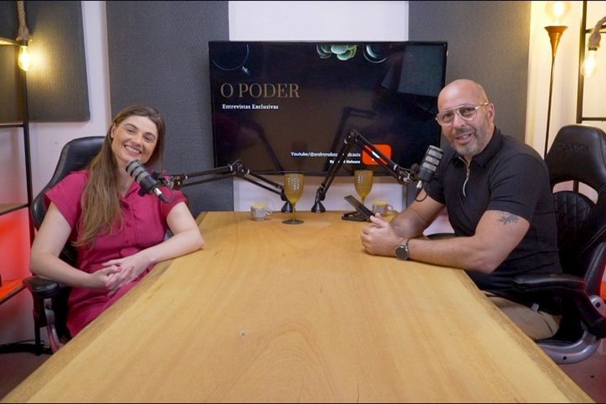 Rennata Mattos, atriz e publicitária, participa do Podcast O Poder, de André Nolasco