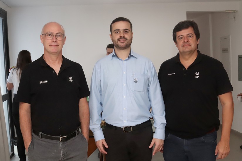Ricardo Kneitz (Consultor Peças), Carlos Vinicius (Consultor Caminhões) e Marcelo d`Avila (Consultor Ônibus)