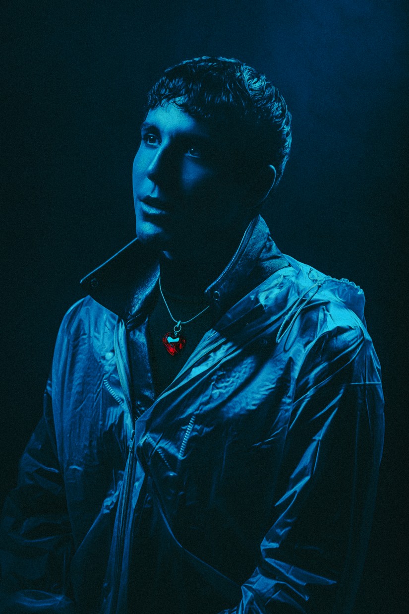 Robson Lima, protagonista do filme Mamonas Assassinas, lança o single Chuva