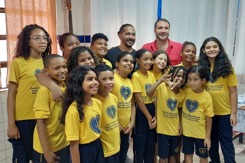 Samba e Solidariedade na Escola da LBV com o cantor e compositor Leo Russo