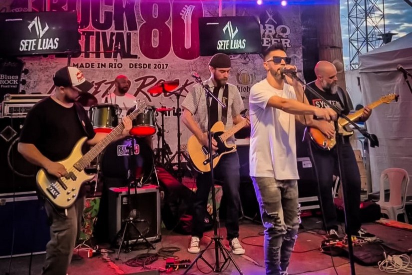 Sete Luas estreia com tudo no Rock 80 Festival e conquista o público no Porto Maravilha