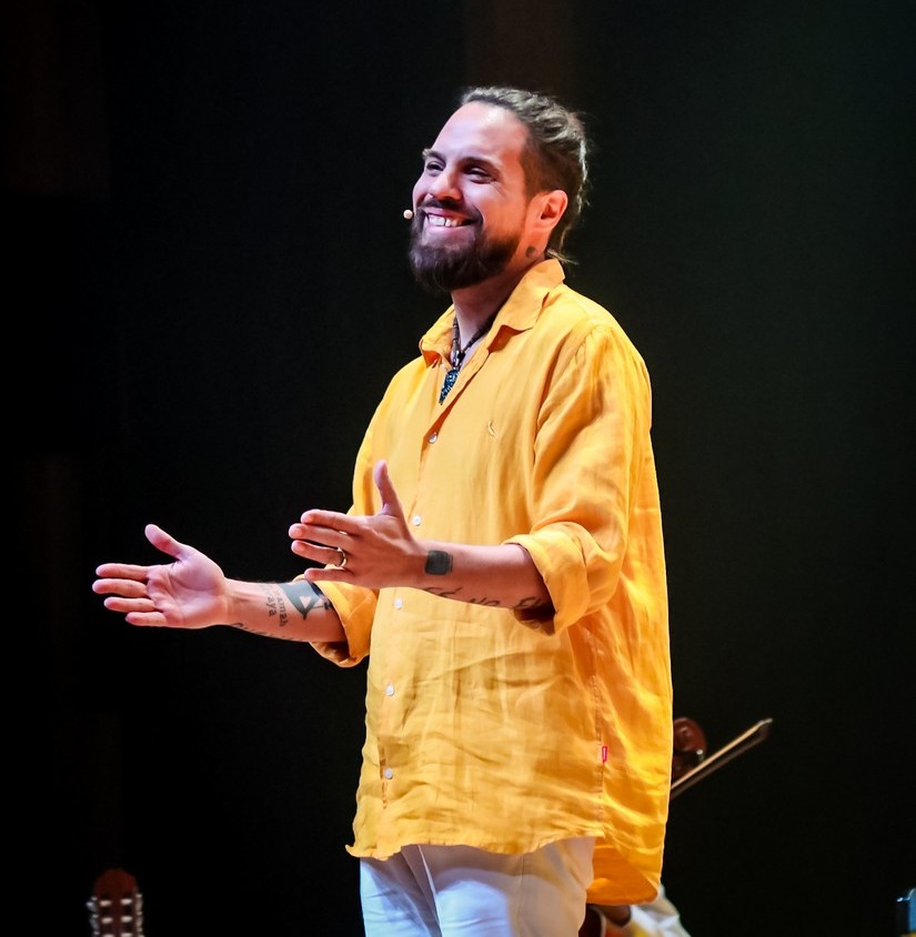 Sucesso de público, Fé no Flow, de Murilo Gun, ganha novas sessões no Teatro B32