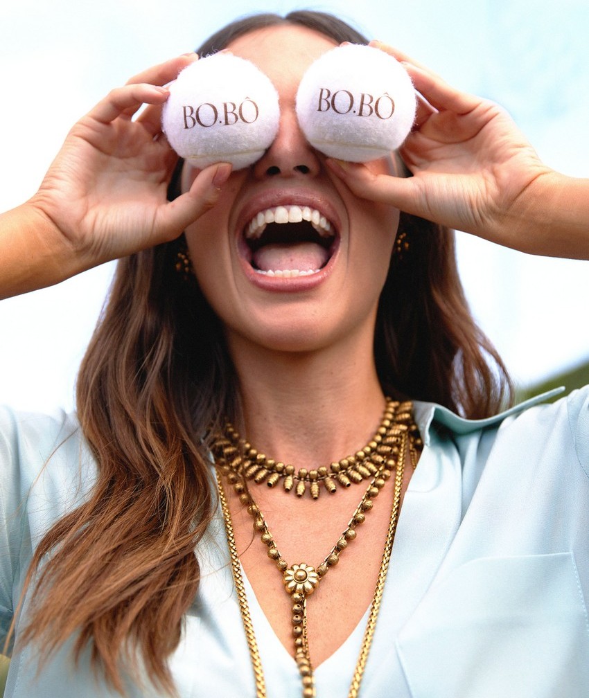 Theresa Fonseca incorpora tenista em ensaio de fotos em SP