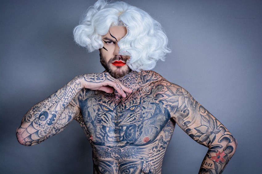 Thiago Molina, quebrando paradigmas e pregando diversidade de beleza